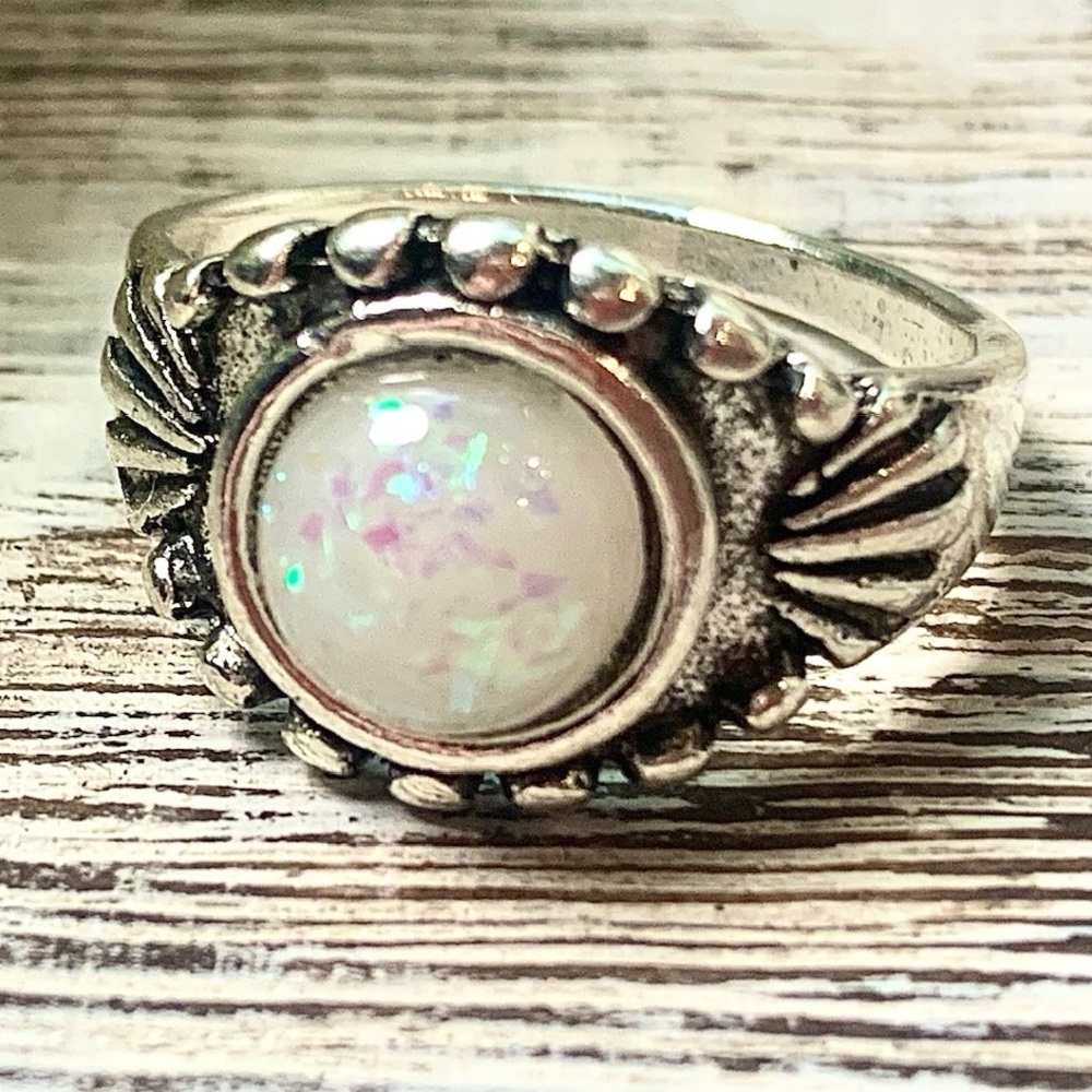3246 Vintage-Inspired Silver Ring with Acrylic Faux Opal